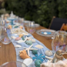 DESSUS DE TABLE